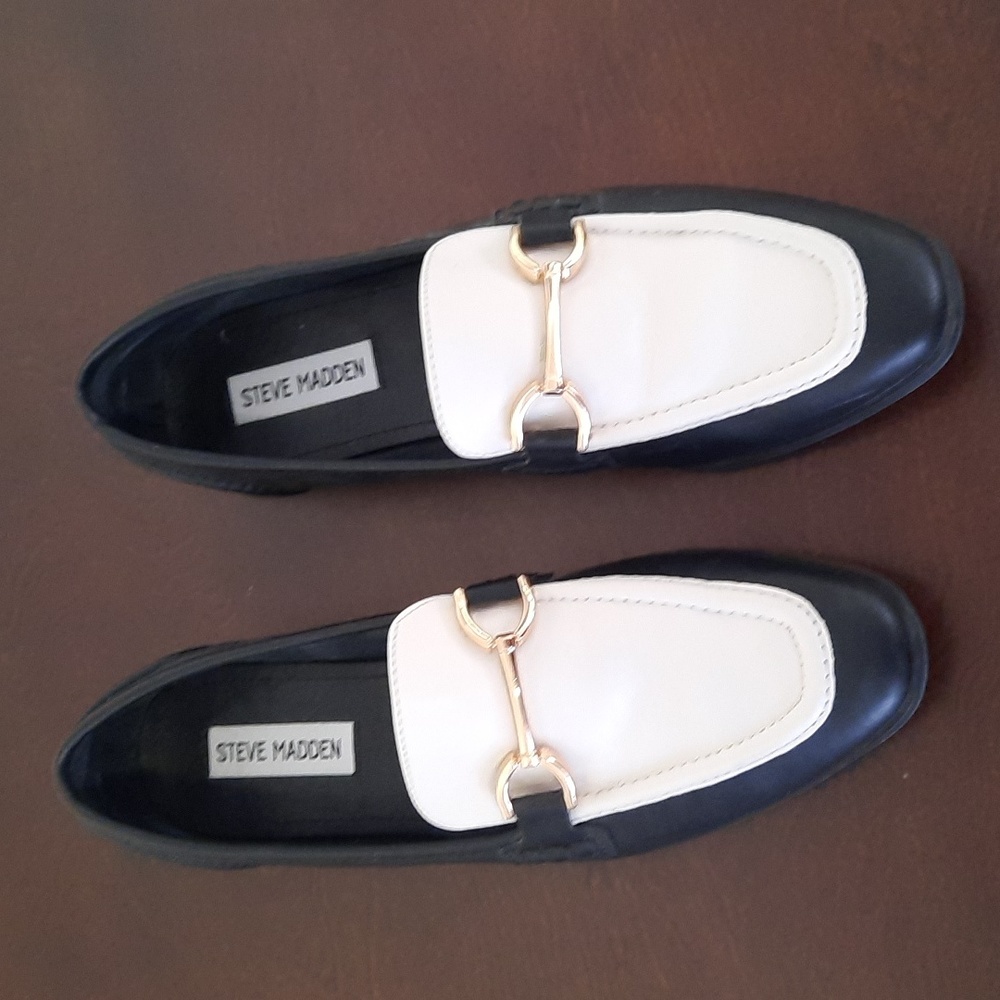 STEVE MADDEN LORAINE BLACK AND WHITE LOAFERS 8 - Picture 5 of 8
